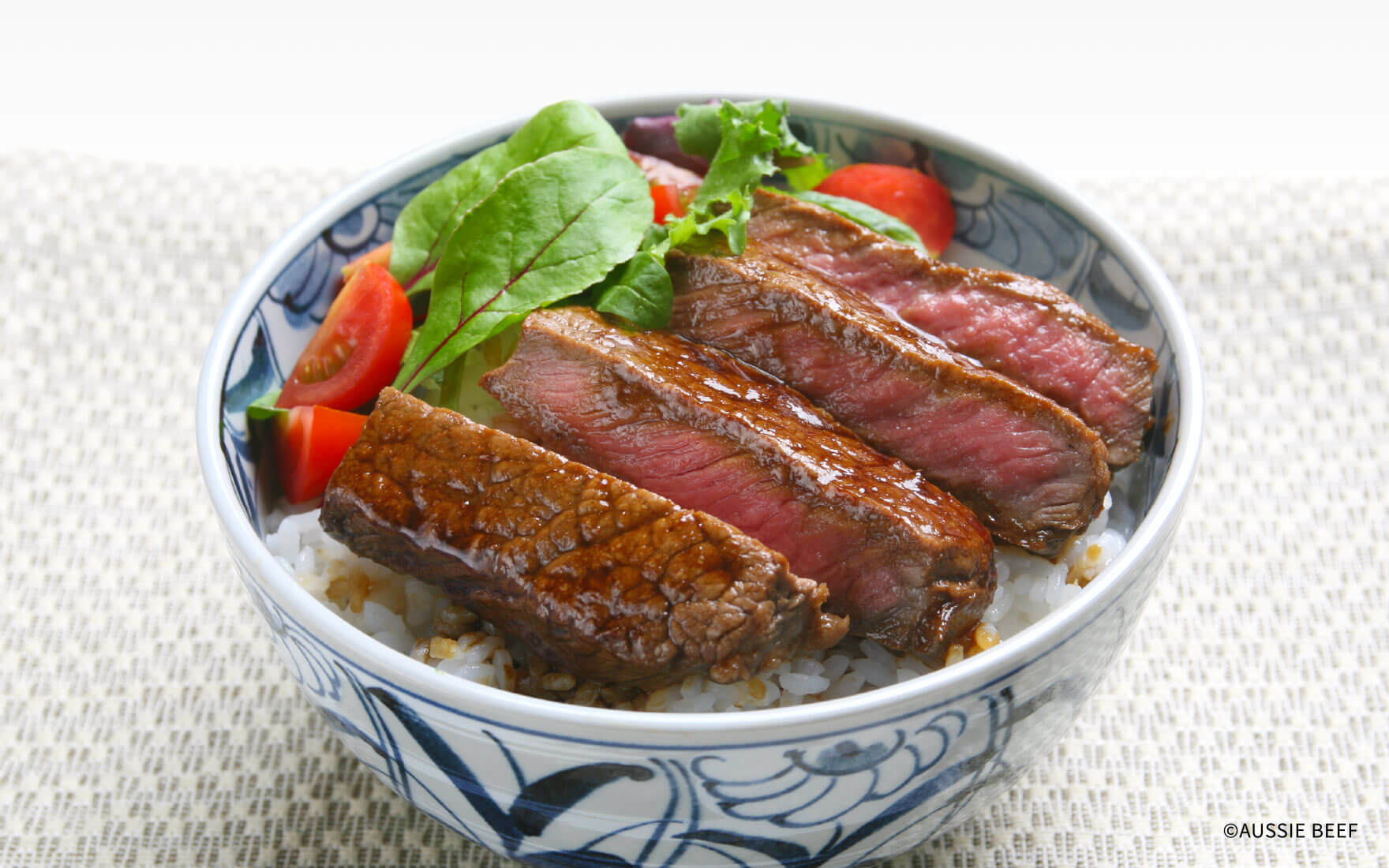 牛肉の黒酢ステーキ丼