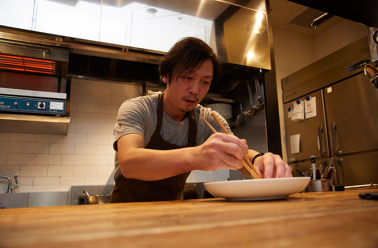 料理を突き詰めていきたいという姿勢が会話のなかからヒシヒシと伝わってくる。松城さんは、職人的な料理人といえるだろう。