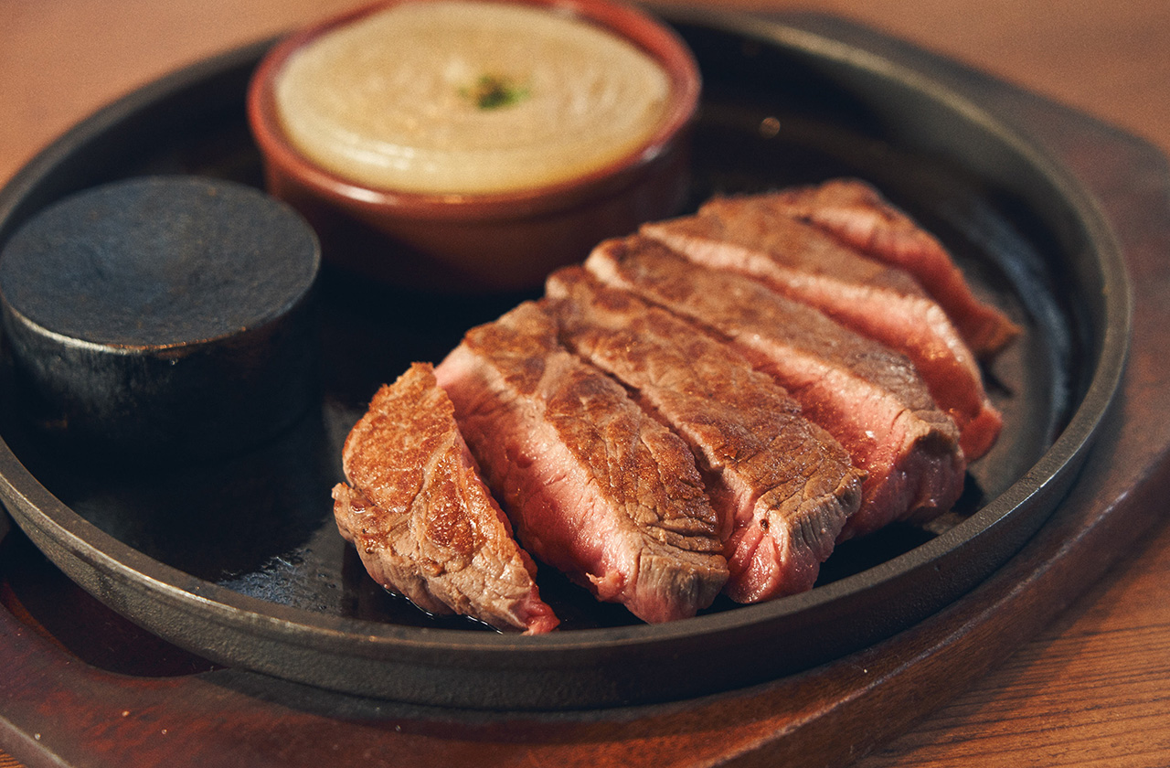 オーストラリア・タスマニア州で牛を育てるケープグリム社の肉を使った「パスチャーフェッドステーキ 200g」（1,980円）