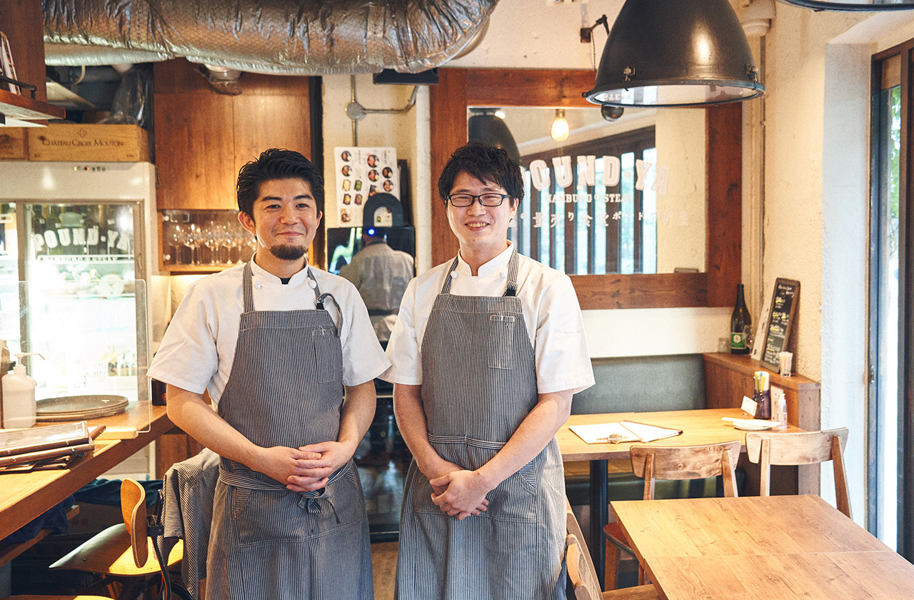 「これまで和牛のなかで部位や育て方の勉強はしてきました。オーストラリア産の牛肉は、それに加え育て方や飼料、生産者さんのことなども加わってきて、さらに知れることが増えそうで楽しみです」という岩﨑さん（右）と、「これまで通り听屋は『大人のスペシャルティ肉食堂』のコンセプトで、食べたいものを食べたいだけ、お客様のちょっとしたわがままに応えられるお店であり続けたいです」という千竃さん（左）。